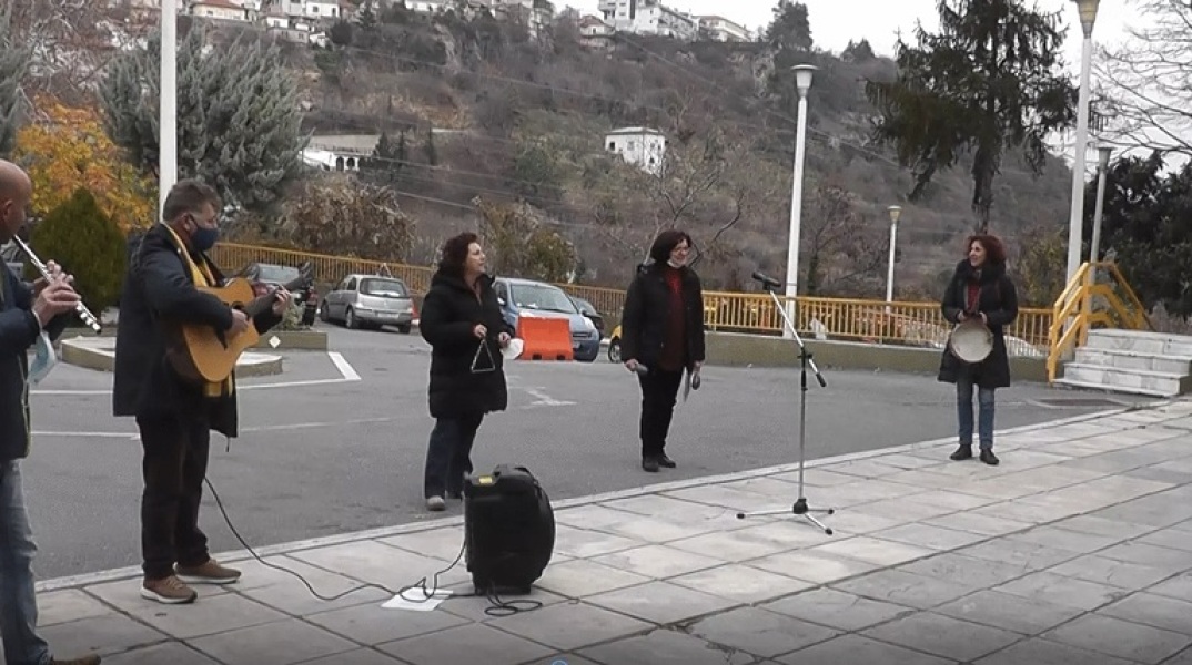 Κάλαντα από εκπαιδευτικούς στο νοσοκομείο Έδεσσας