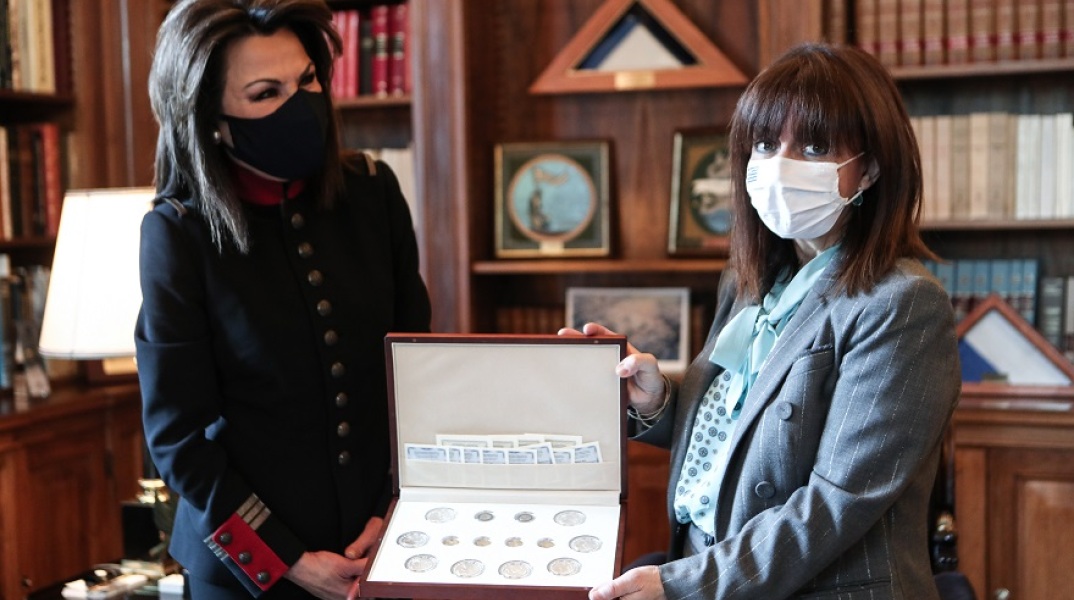 Η ΠτΔ, Κατερίνα Σακελλαροπούλου, με την Γιάννα Αγγελοπούλου- Δασκαλάκη