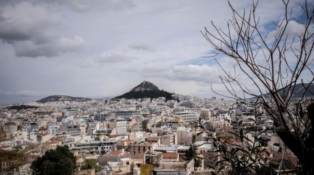 Λίγα σύννεφα στην Αθήνα