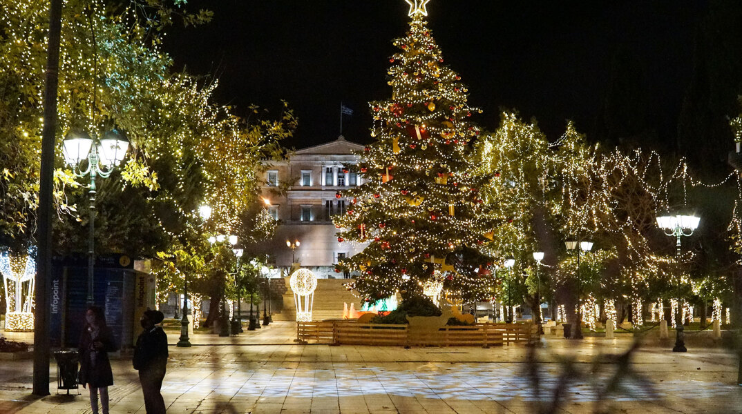 Χριστουγεννιάτικη ατμόσφαιρα στην πλατεία Συντάγματος