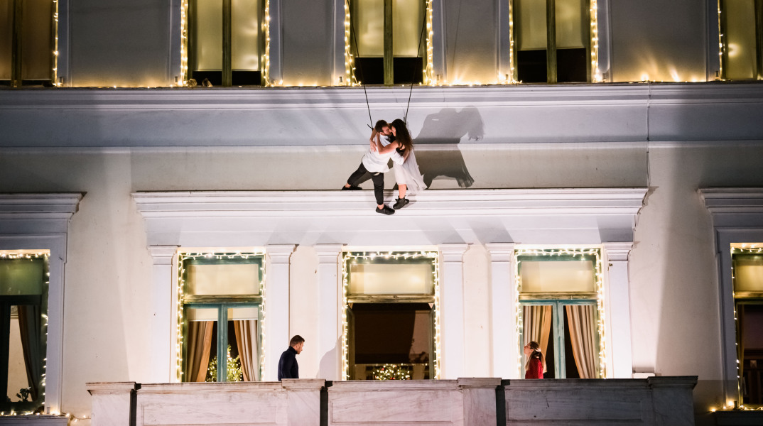 Στιγμιότυπο από το βίντεο της ομάδας Α2 για τη Νύχτα των Ευχών από τον Δήμο Αθηναίων