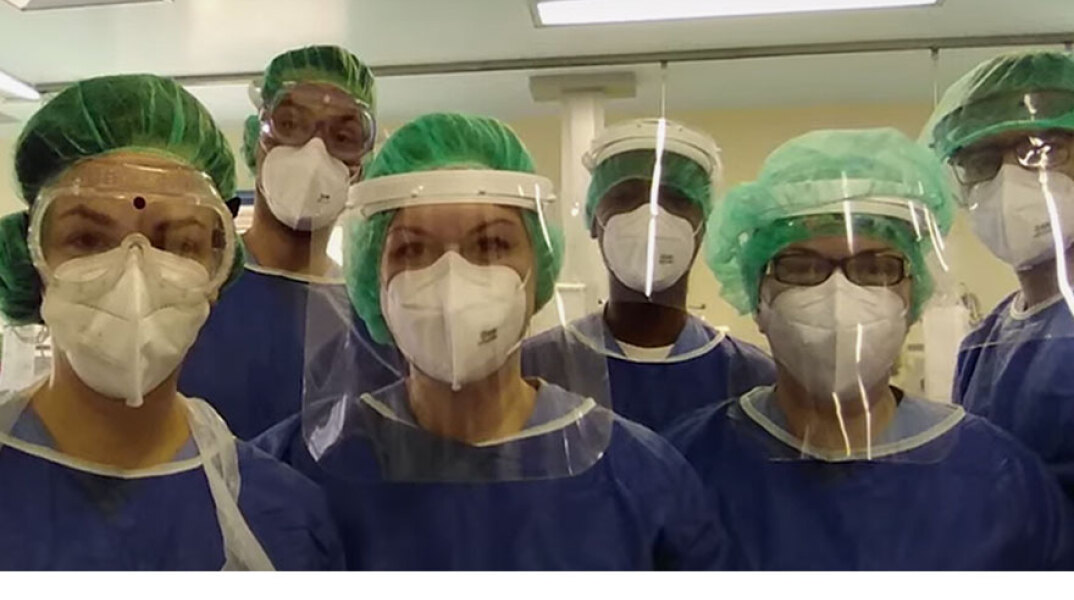 Εργαζόμενοι στις ΜΕΘ στο βίντεο για τον κορωνοϊό με ευχές για τα φετινά Χριστούγεννα