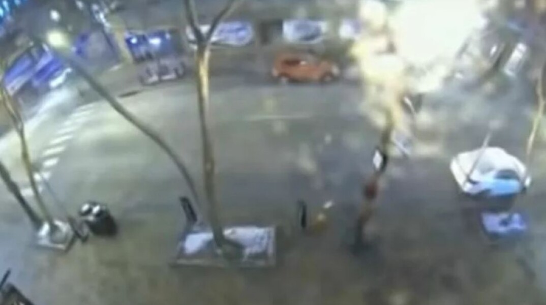 Στιγμιότυπο πριν την έκρηξη από κάμερα ασφαλείας