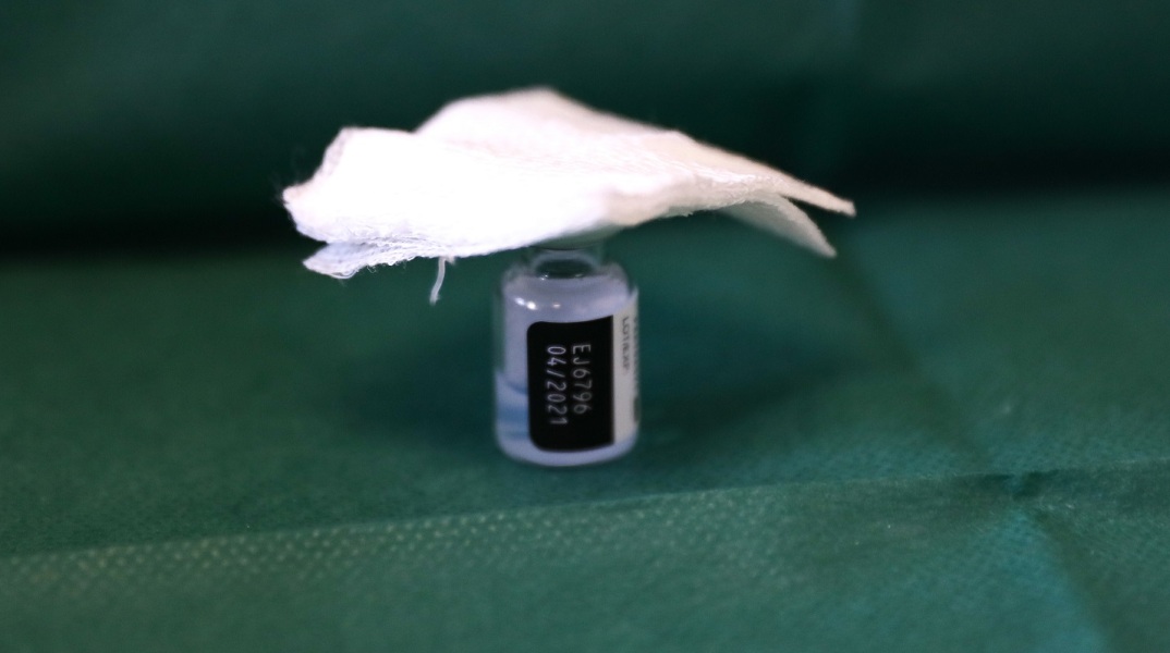 Εμβολιασμός κατά του κορονοϊού στο νοσοκομείο "ΘΡΙΑΣΙΟ"