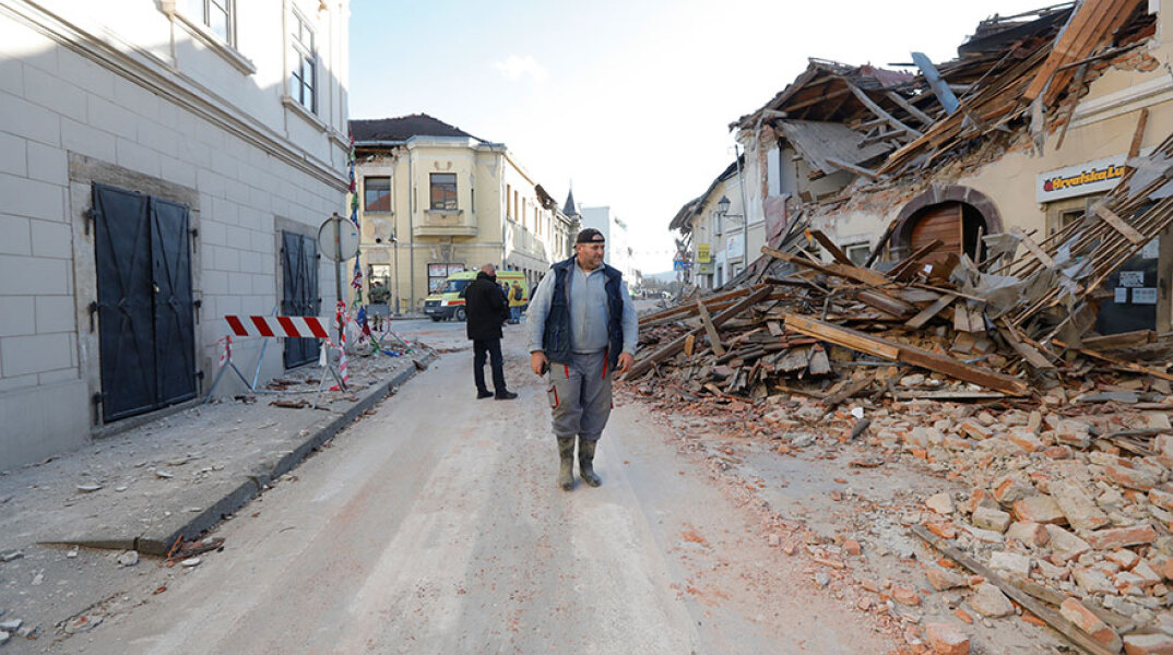 Σεισμός στην Κροατία: Σπίτια κατέρρευσαν στην πόλη Πέτρινια