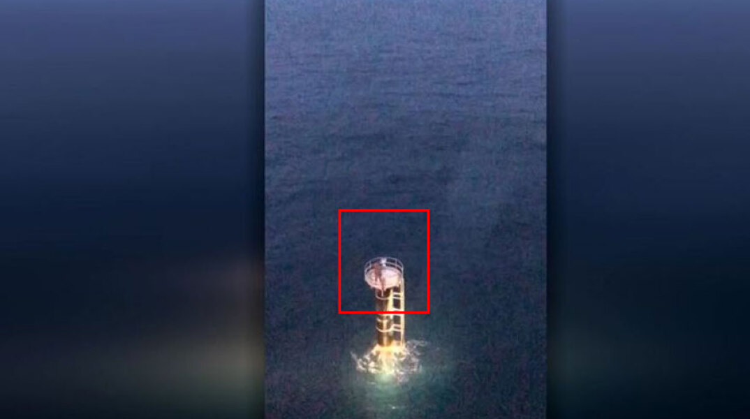 Αυστραλία: Άνδρας εντοπίστηκε πάνω σε φάρο στη θάλασσα, έχοντας πέσει νωρίτερα από σκάφος