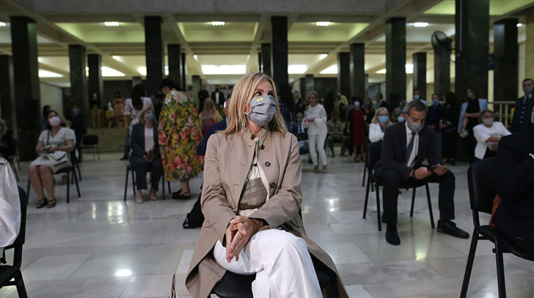 Μαρέβα Μητσοτάκη με μάσκα για τον κορωνοϊό