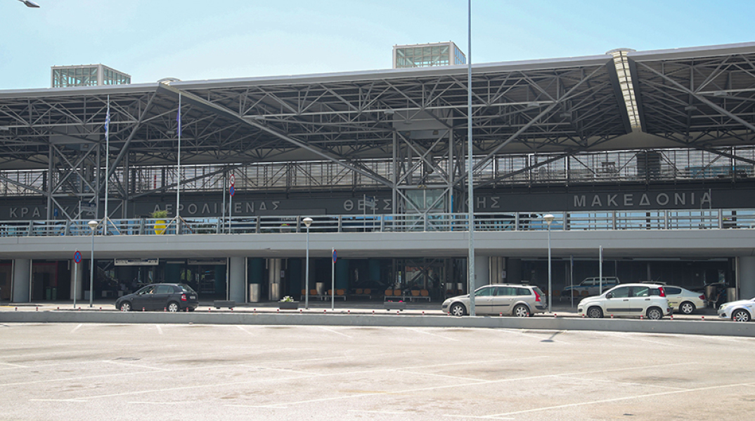 Μεθυσμένη επιβάτιδα προκάλεσε αναγκαστική προσγείωση στο «Μακεδονία»