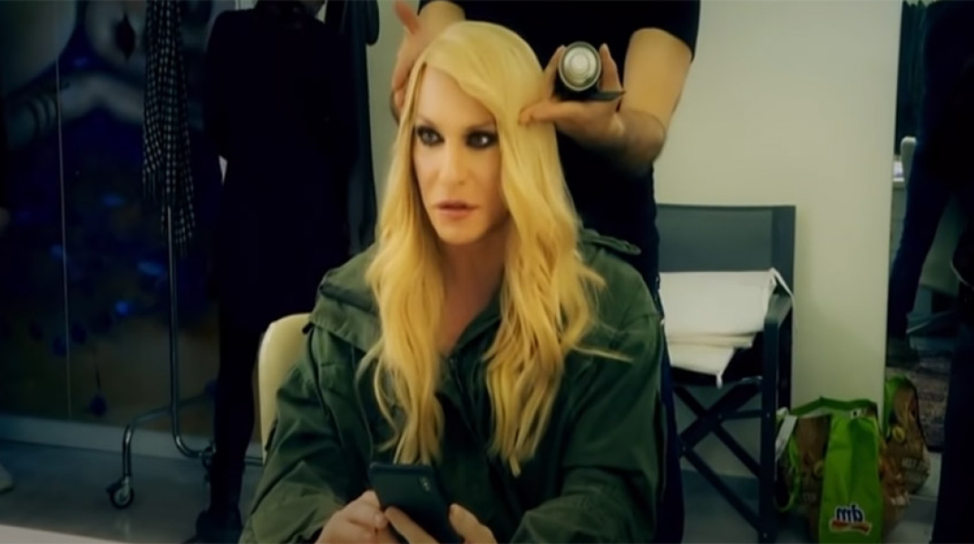 Ο Τάκης Ζαχαράτος ως Άννα Βίσση