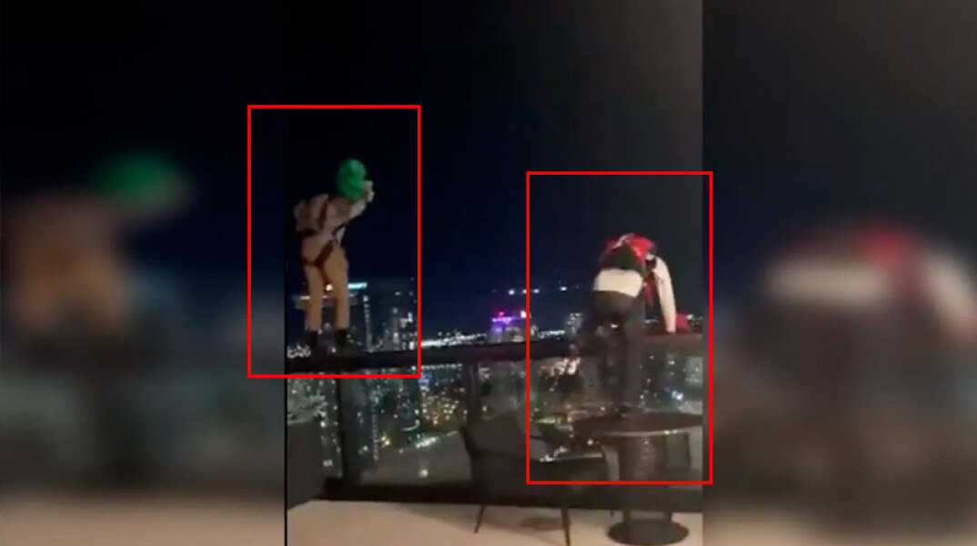 Η στιγμή που δύο άνδρες πέφτουν με αλεξίπτωτο από την ταράτσα ξενοδοχείου στο Νάσβιλ των ΗΠΑ