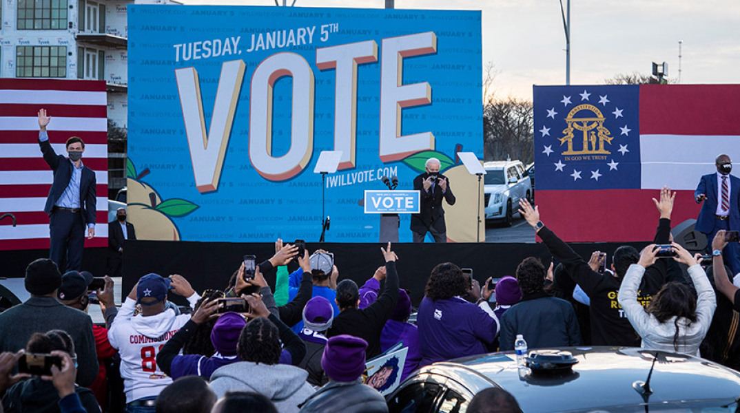 ΗΠΑ - Επαναληπτικές εκλογές στην Τζόρτζια - Οπαδοί του Τζο Μπάιντεν 