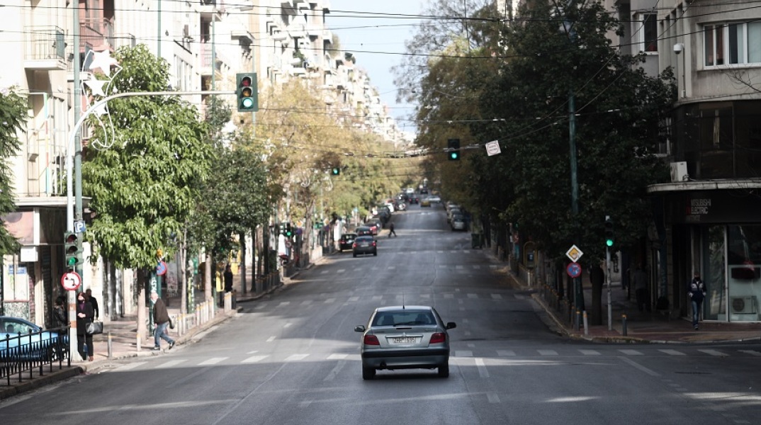 Στιγμιότυπο από το lockdown στην Αθήνα 