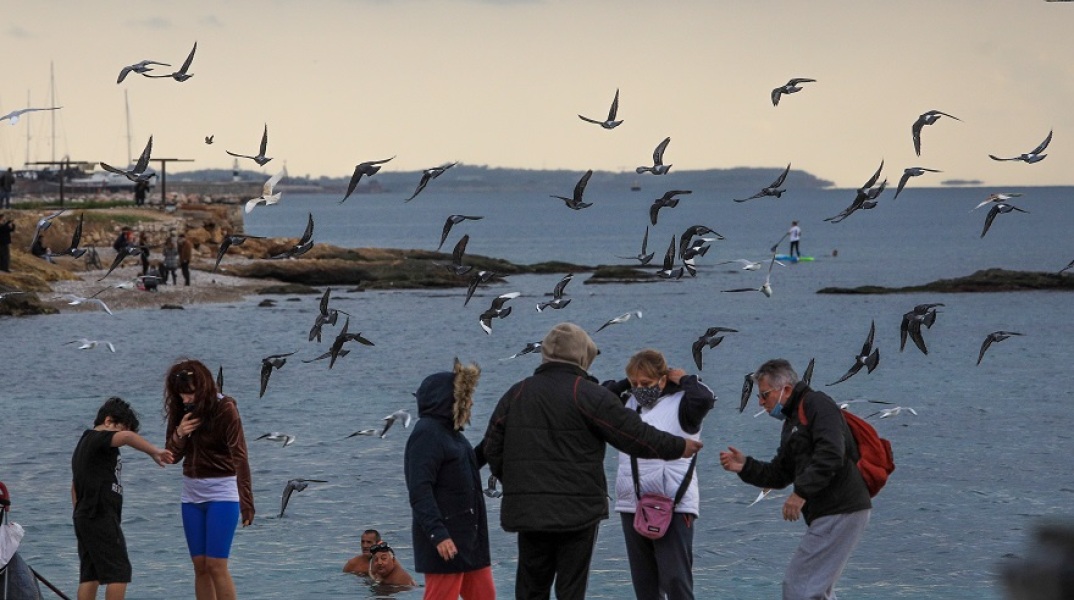 Στιγμιότυπο από βόλτα στην παραλία του Φλοίσβου