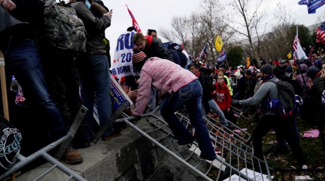  Οπαδοί του Τραμπ εισβάλουν στο Καπιτώλιο