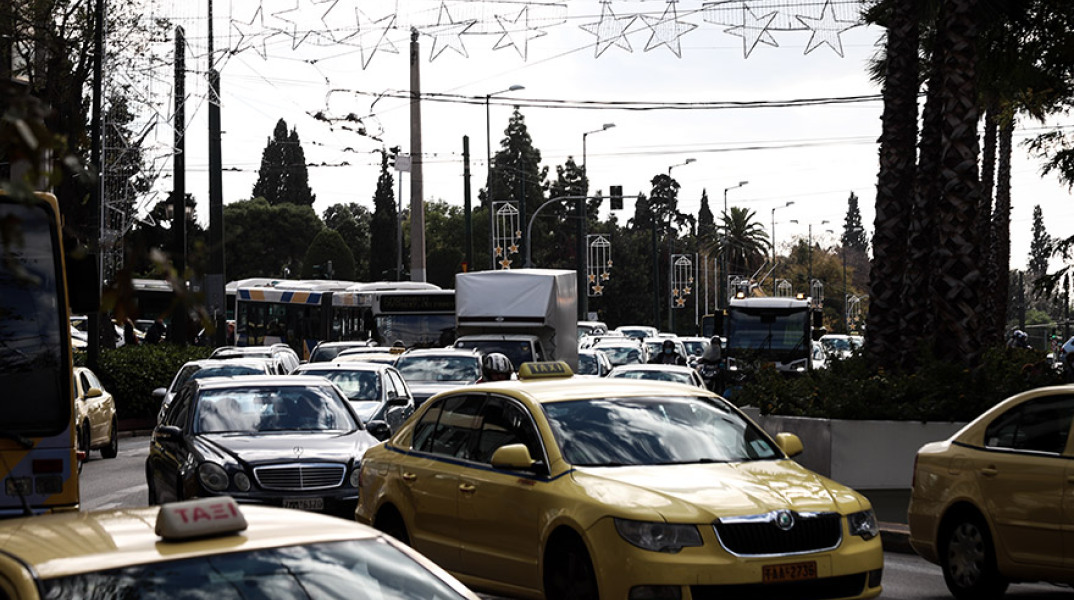 ΜΠΟΤΙΛΙΑΡΙΣΜΑ ΣΤΟΥΣ ΔΡΟΜΟΥΣ ΤΟΥ ΚΕΝΤΡΟΥ ΤΗΣ ΑΘΗΝΑΣ