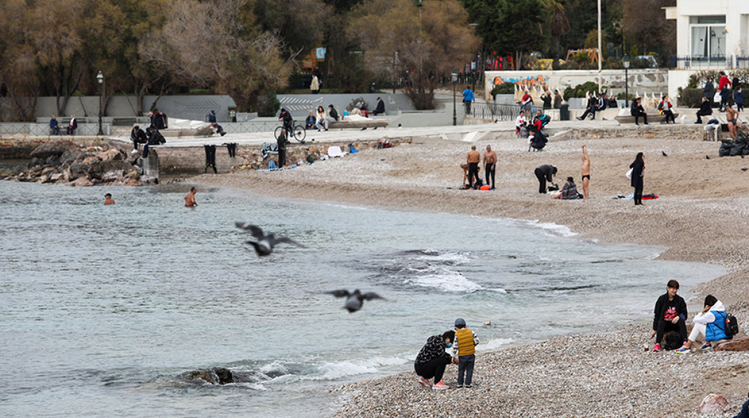 ΘΕΟΦΑΝΕΙΑ Η ΚΑΛΟΚΑΙΡΙΑ ΕΦΕΡΕ ΤΟΥΣ ΑΘΗΝΑΙΟΥΣ ΣΤΙΣ ΠΑΡΑΛΙΕΣ ΦΛΟΙΣΒΟΥ ΚΑΙ ΑΛΙΜΟΥ