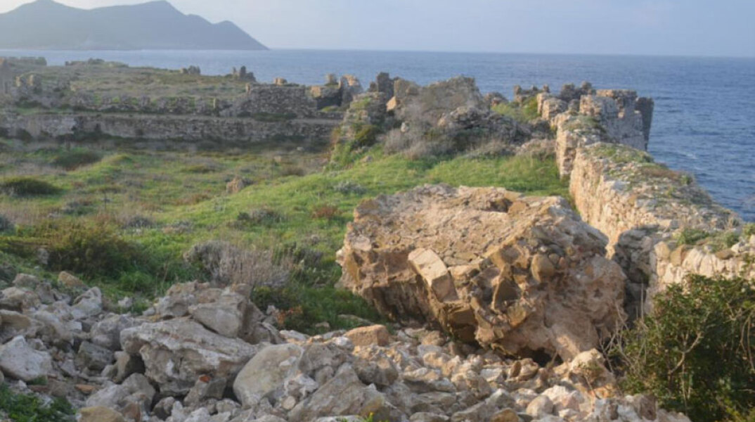 Κάστρο Μεθώνης: Το τμήμα του ημικυκλικού πύργου που κατέρρευσε