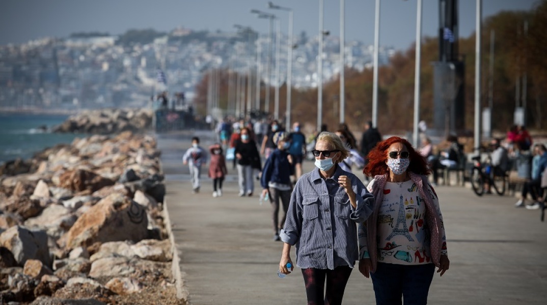 Στιγμιότυπο από βόλτα στην παραλία του Φλοίσβου