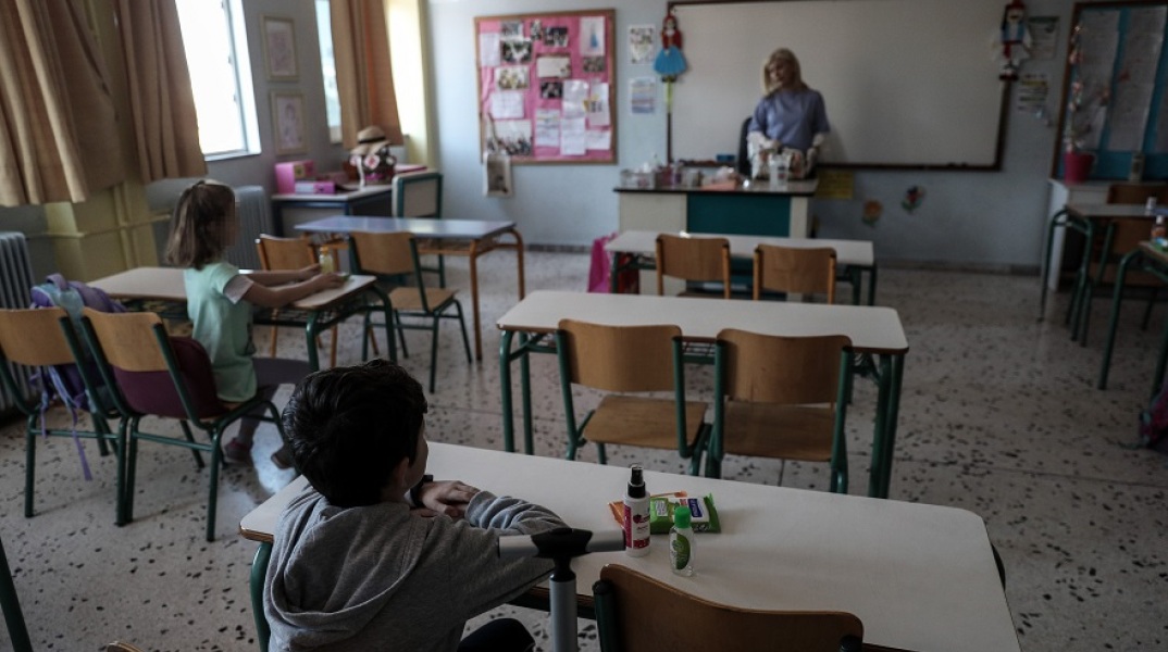 Μαθητές δημοτικού σε σχολείο - φωτογραφία αρχείου