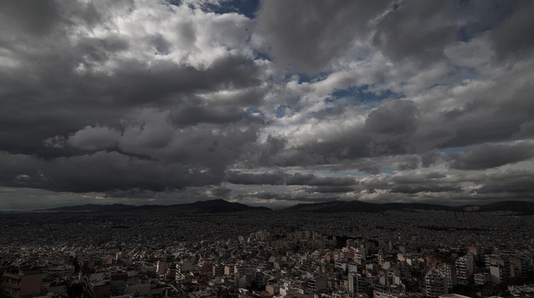 Σύννεφα πάνω από την Αττική καθώς πλησιάζει η κακοκαιρία (ΦΩΤΟ ΑΡΧΕΙΟΥ)