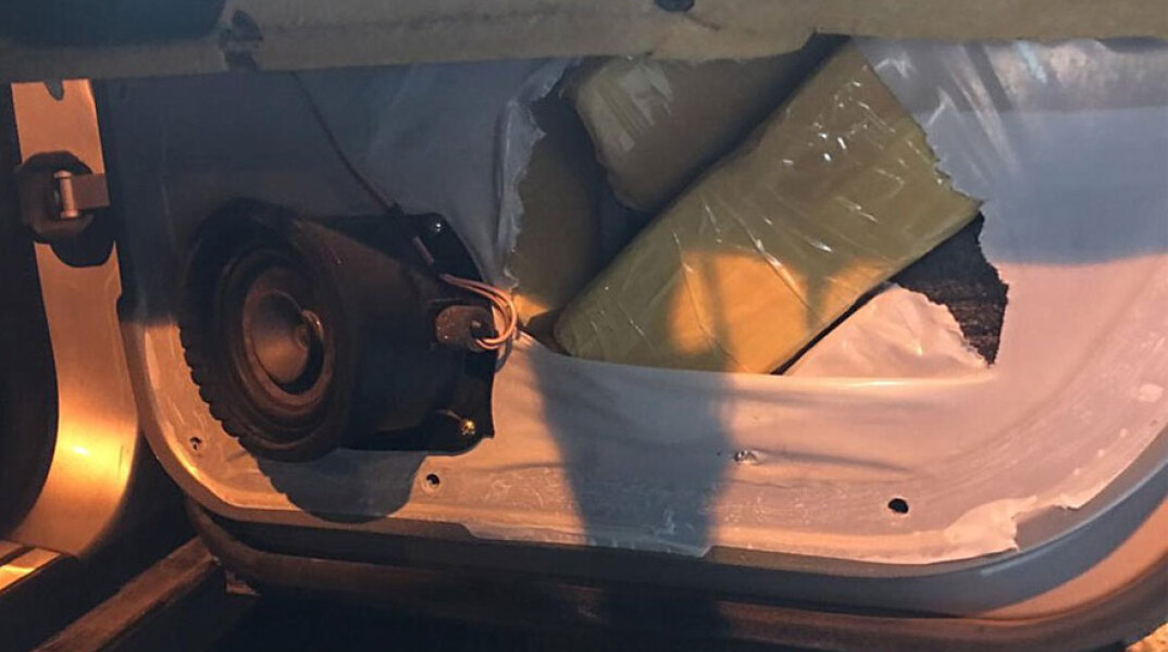 Κρυμμένο πακέτο με ηρωίνη σε αυτοκίνητο στη Θεσσαλονίκη