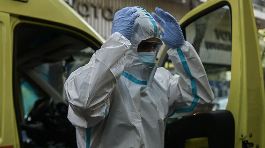 Κορωνοϊός - COVID-19 - Ασθενοφόρο ΕΚΑΒ