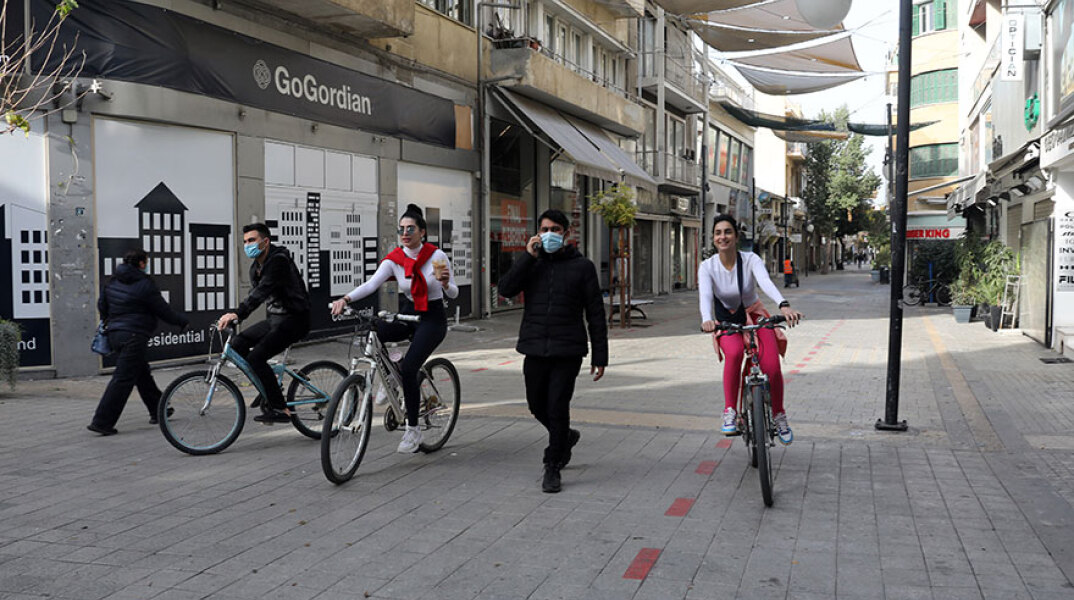 Κορωνοϊός στην Κύπρο: Βόλτα με ποδήλατα στη Λευκωσία εν μέσω lockdown