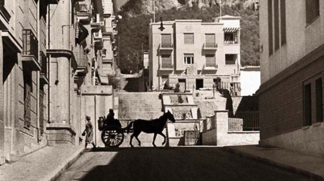 Παλιά φωτογραφία από το Κολωνάκι 