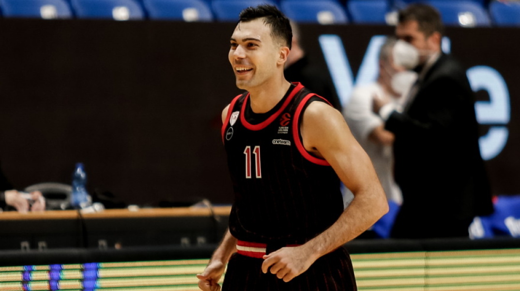 Euroleague: Σπουδαίο διπλό μέσα στο Ισραήλ για τον Ολυμπιακό που κέρδισε την Μακάμπι στην παράταση έχοντας ξανά κορυφαίο τον Κώστα Σλούκα.