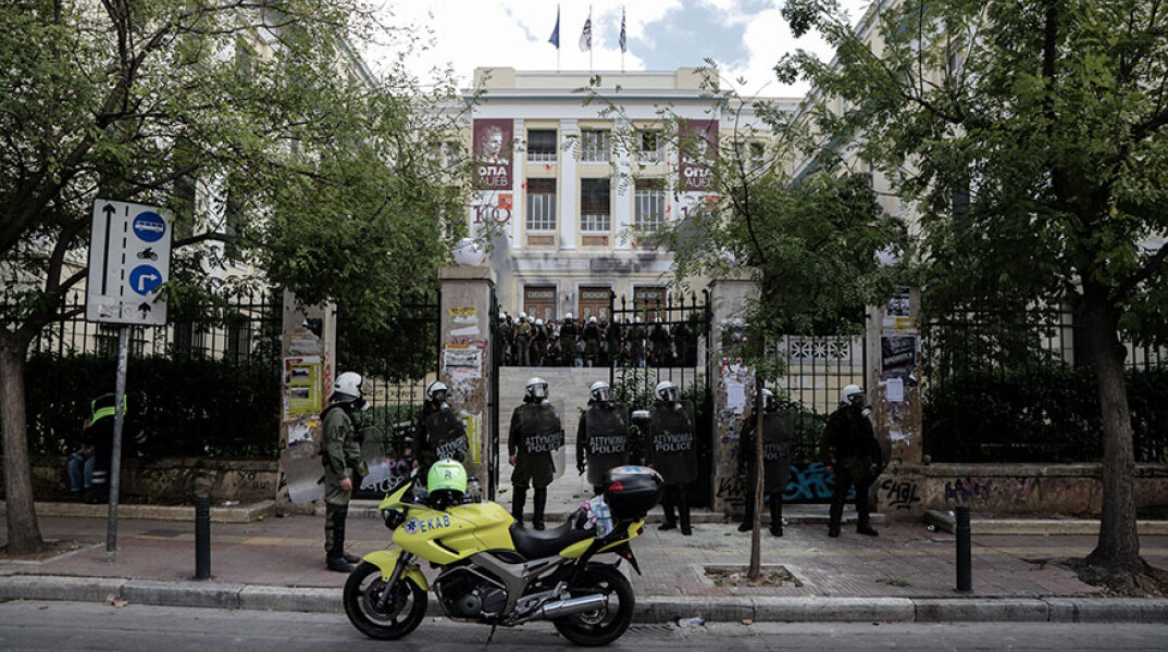 Αστυνομικοί στην ΑΣΟΕΕ