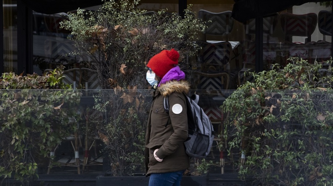 Με μάσκα στους δρόμους της Γαλλίας