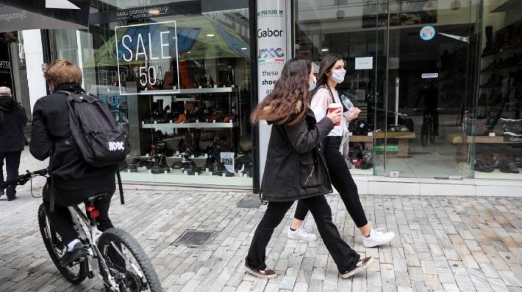 Στιγμιότυπο στην Ερμού 