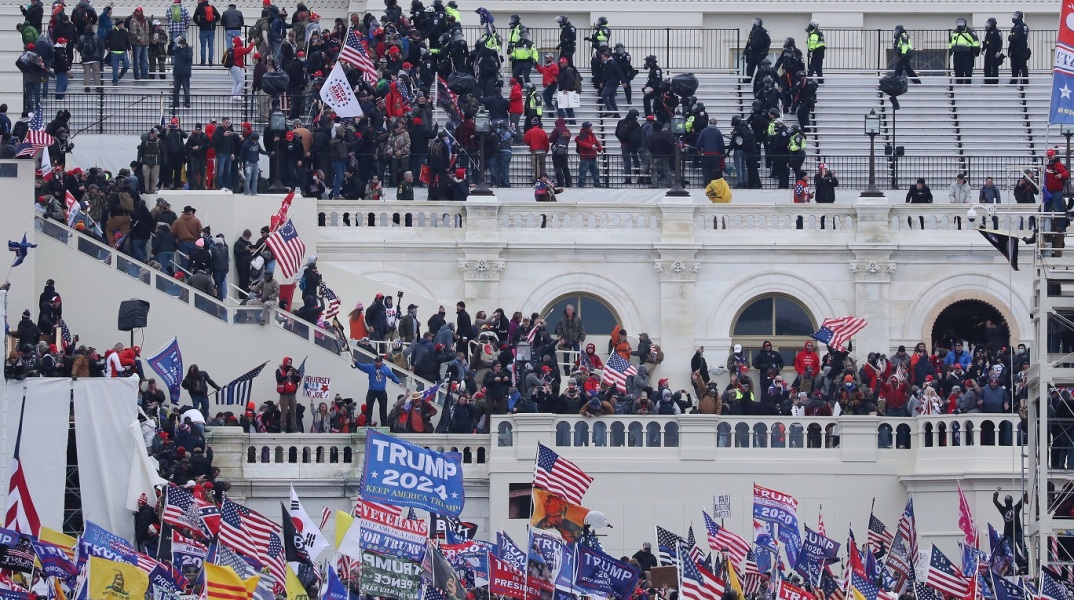 Εισβολή οπαδών του Τραμπ στο Καπιτώλιο στις ΗΠΑ