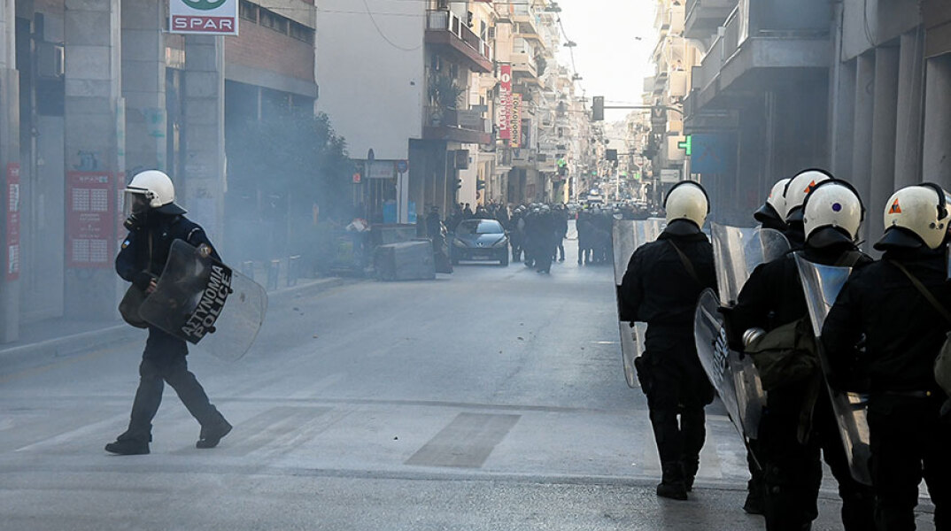 Επεισόδια στην Πάτρα έξω από το κτίριο του πρώην παραρτήματος του Πανεπιστημίου Πατρών