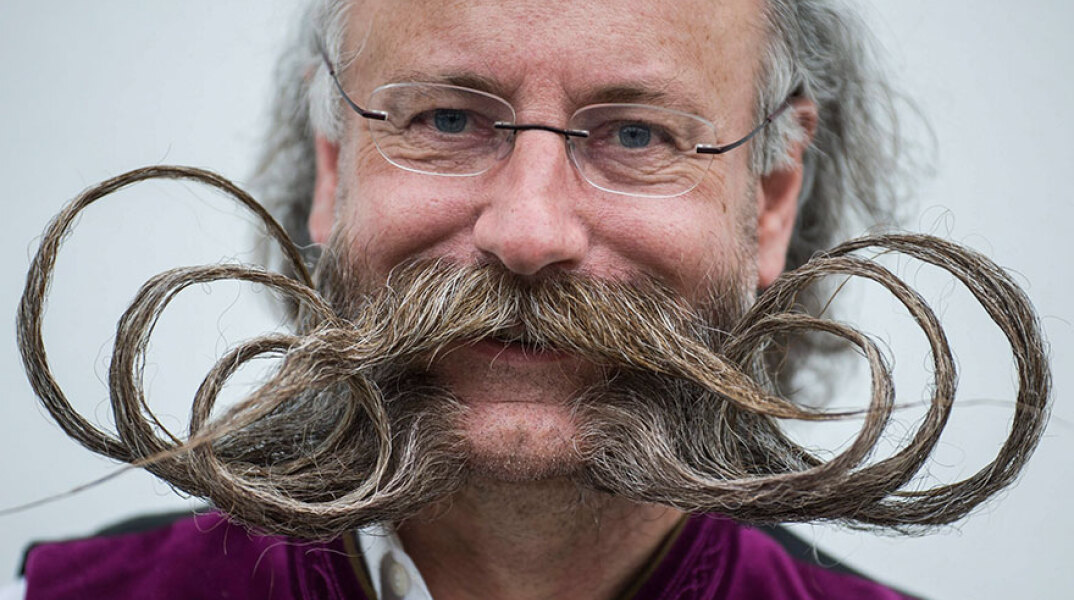 Ο Jurgen Burkhardt έχει γίνει παγκοσμίως γνωστός για το μακρύ του μούσι και το περίτεχνο μουστάκι