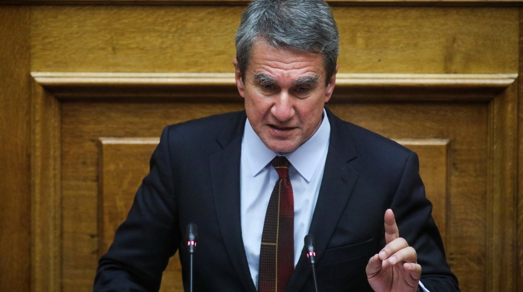 Την πρόθεσή του να διεκδικήσει την ηγεσία του Κινήματος Αλλαγής ανακοίνωσε σήμερα ο βουλευτής Ανδρέας Λοβέρδος, μιλώντας στην ΕΡΤ