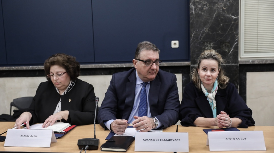 Κορωνοϊός: Ο πρόεδρος του Πανελλήνιου Ιατρικού Συλλόγου, Αθανάσιος Εξαδάκτυλος, επισημαίνει πως «είναι αφέλεια να πιστεύουμε ότι δεν θα υπάρξει τρίτο κύμα» 