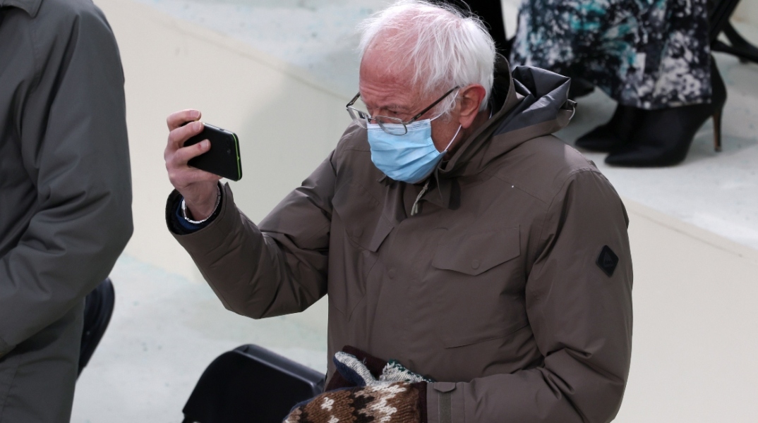 Ο γερουσιαστής Μπέρνι Σάντερς στην ορκωμοσία του Τζο Μπάιντεν