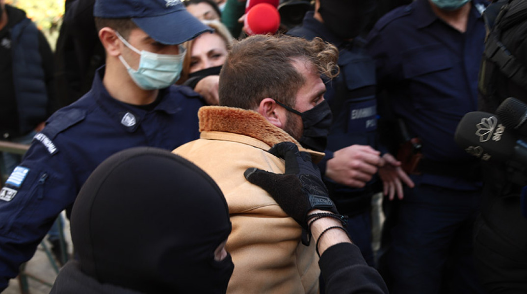 ΣΤΟΝ ΑΝΑΚΡΙΤΗ ΟΔΗΓΗΘΗΚΕ Ο ΠΡΟΠΟΝΗΤΗΣ ΠΟΥ ΚΑΤΗΓΟΡΕΙΤΑΙ ΟΤΙ ΒΙΑΣΕ 11ΧΡΟΝΗ ΑΘΛΗΤΡΙΑ 