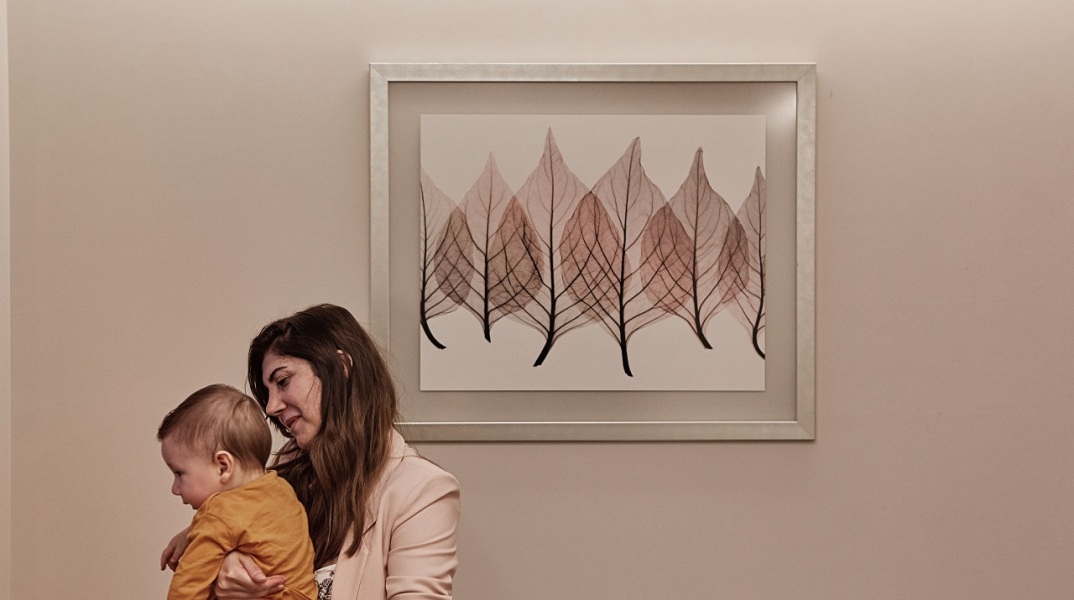 Γυναίκα με παιδί