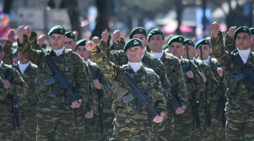 Στρατιωτική παρέλαση