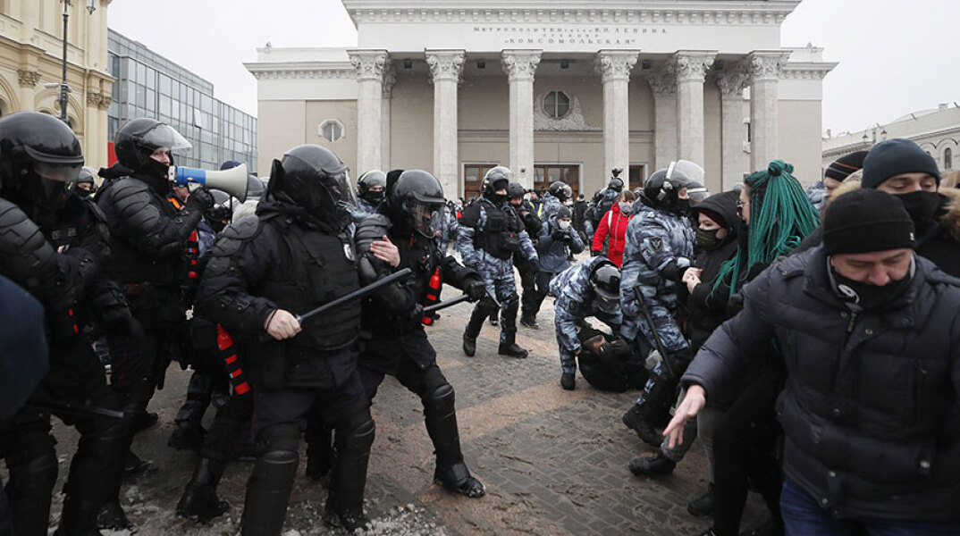 Διαδηλωτές αντιμέτωποι με αστυνομικούς στη Μόσχα - Ζήτησαν την απελευθέρωση του Αλεξέι Ναβάλνι