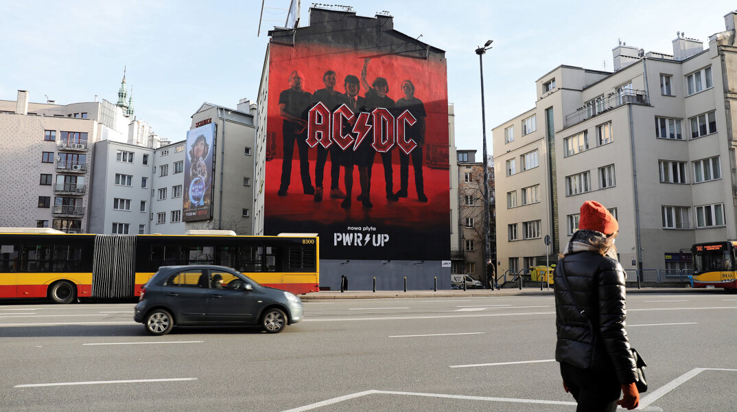 Mural με το συγκρότημα των AC/DC στη Βαρσοβία