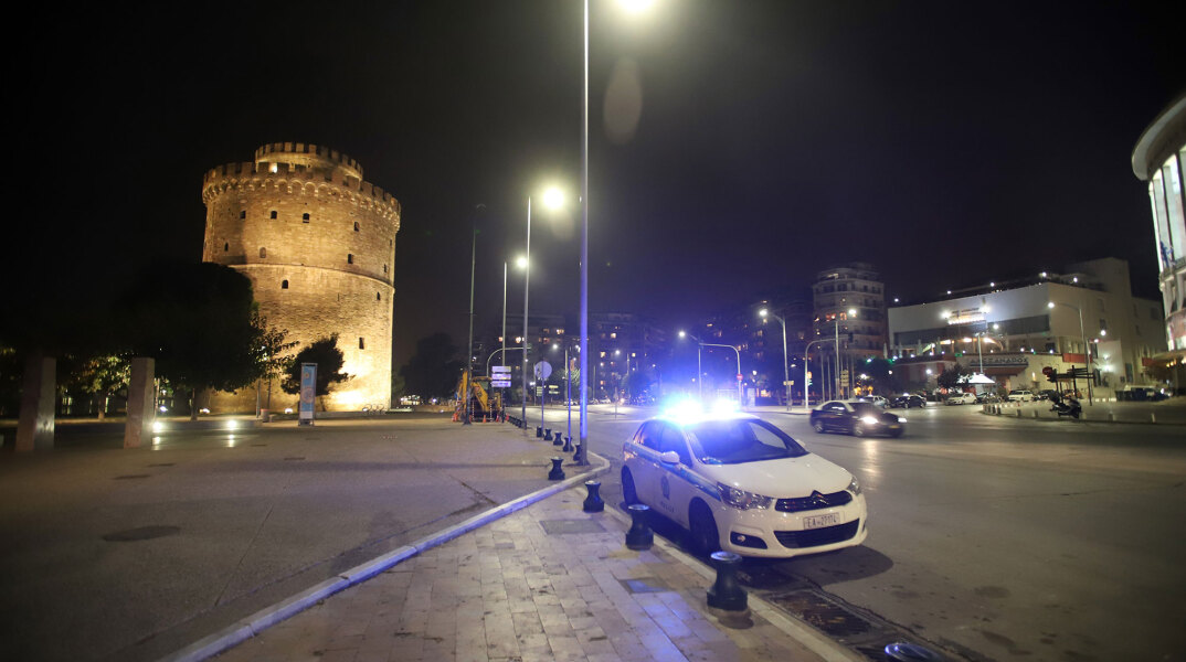 Lockdown στη Θεσσαλονίκη - Απαγόρευση κυκλοφορίας - Εικόνα μπροστά από τον Λευκό Πύργο