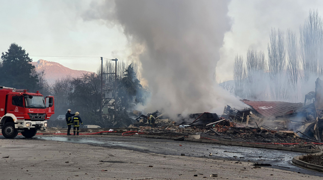 Η ξενοδοχειακή μονάδα κατέρρευσε μετά την ισχυρή έκρηξη 