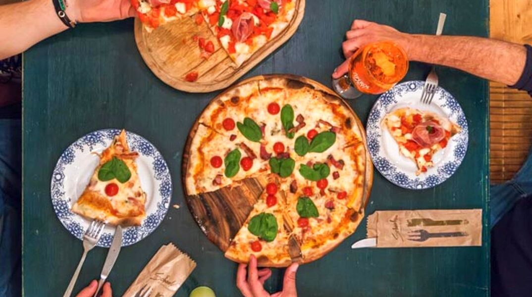 Πίτσα από το School Pizza Bar