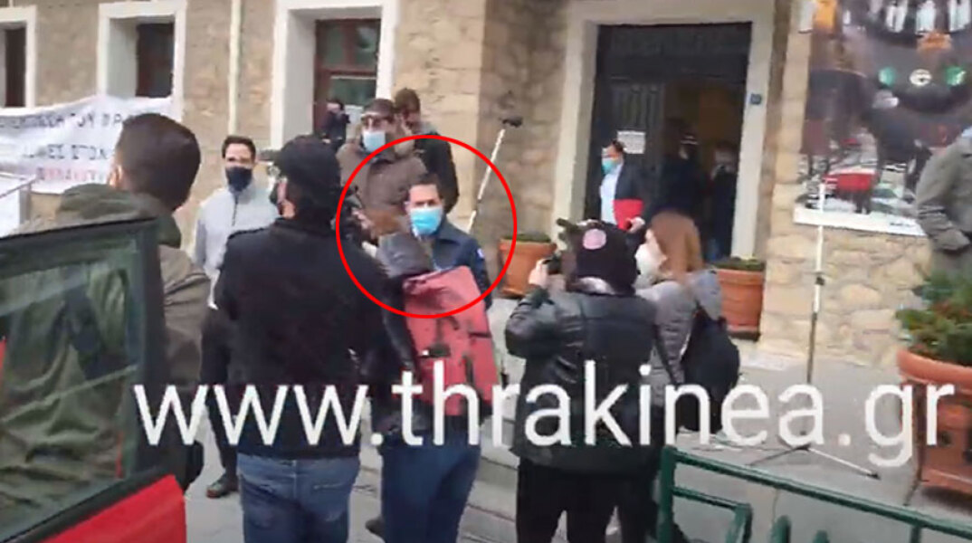 Ο Νότης Μηταράκης αποδοκιμάστηκε στην Ορεστιάδα από κατοίκους