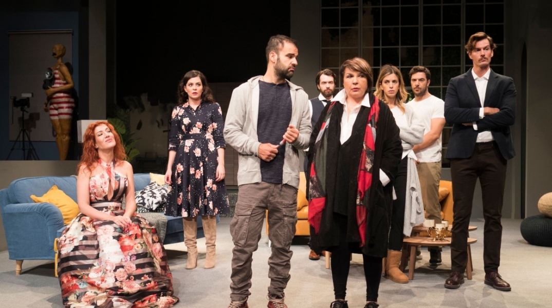 Όποιος θέλει να χωρίσει να σηκώσει το χέρι του, Θέατρο Ήβη