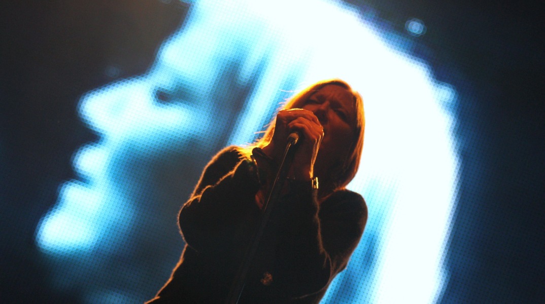 Η τραγουδίστρια Beth Gibbons σε συναυλία
