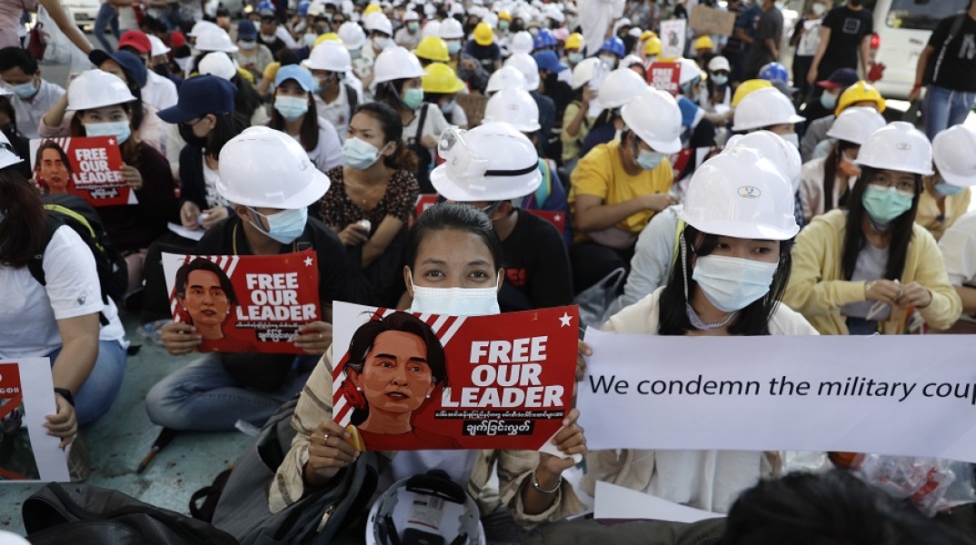 Διαδηλώσεις κατά του πραξικοπήματος στη Μιανμάρ
